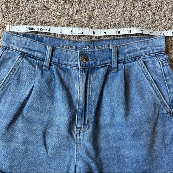 American Eagle AE Mom Pleated Jean Short Denim in Classic Blue size 4 - Picture 8 of 10